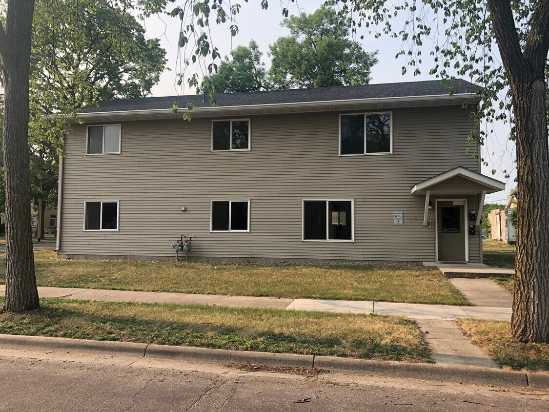 Primary Photo - 528 8th Ave S