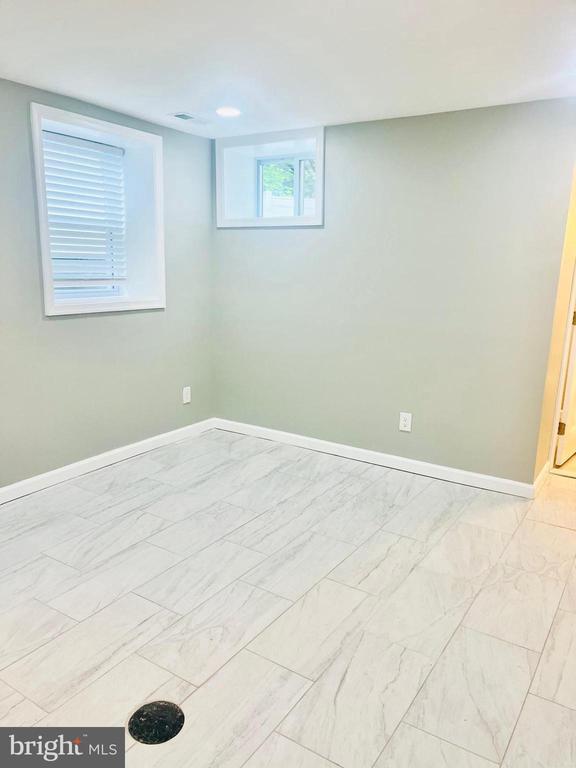 Building Photo - 1319 C St NE