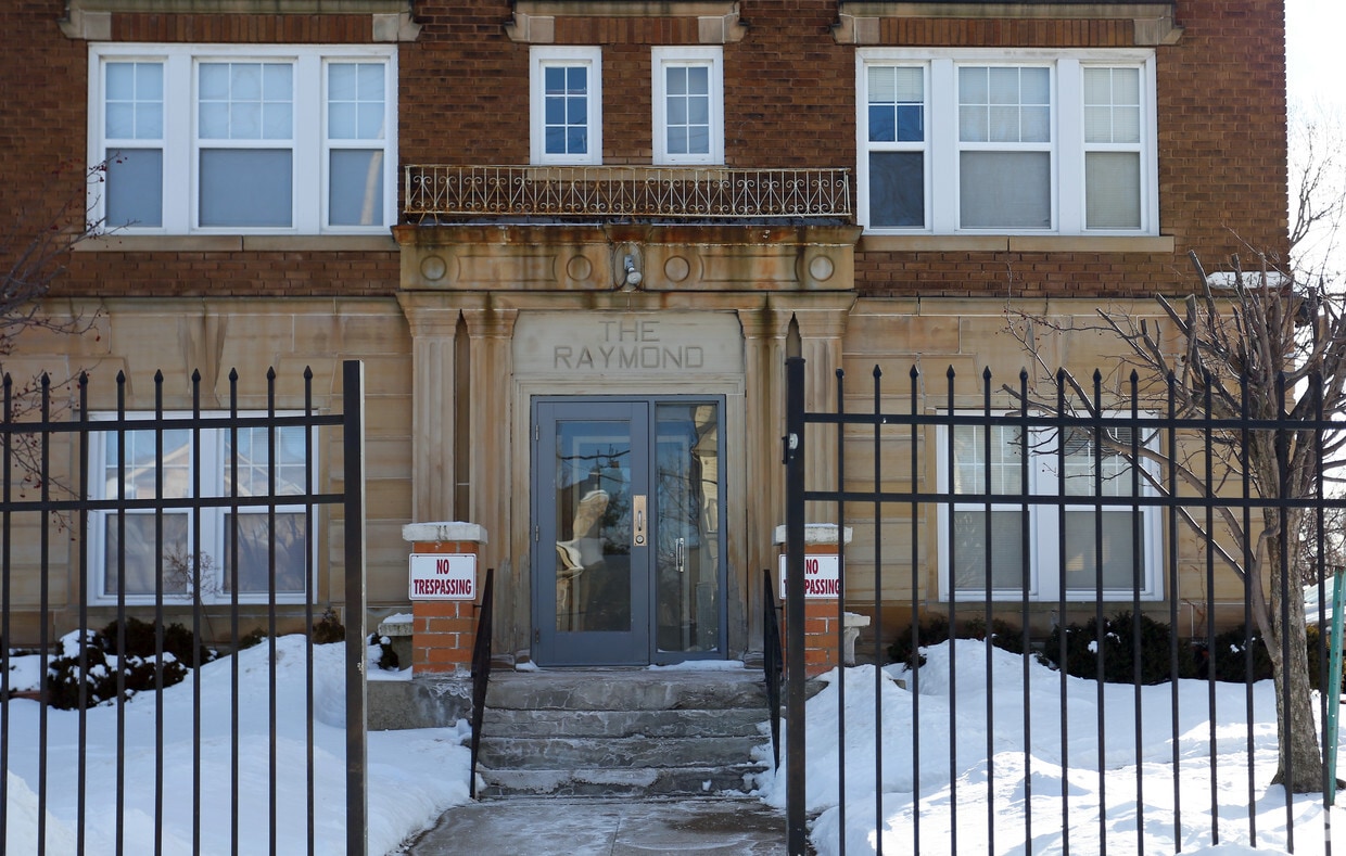 Building Photo - 1847 E 87th St