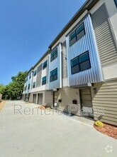 Building Photo - 1140 S Quincy Ave