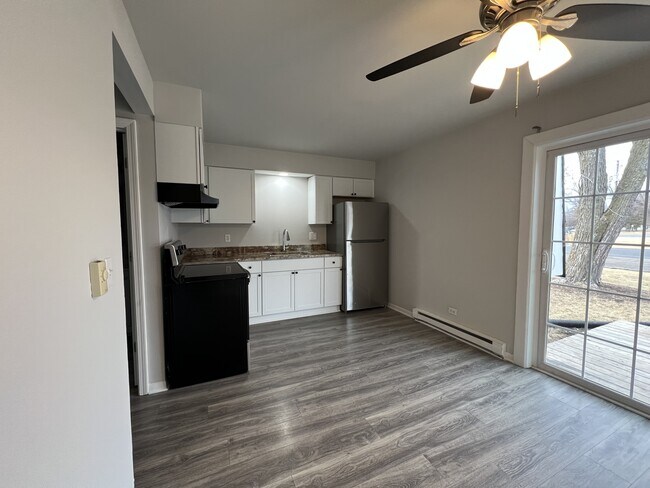 Foto del edificio - 1664 Molitor Rd