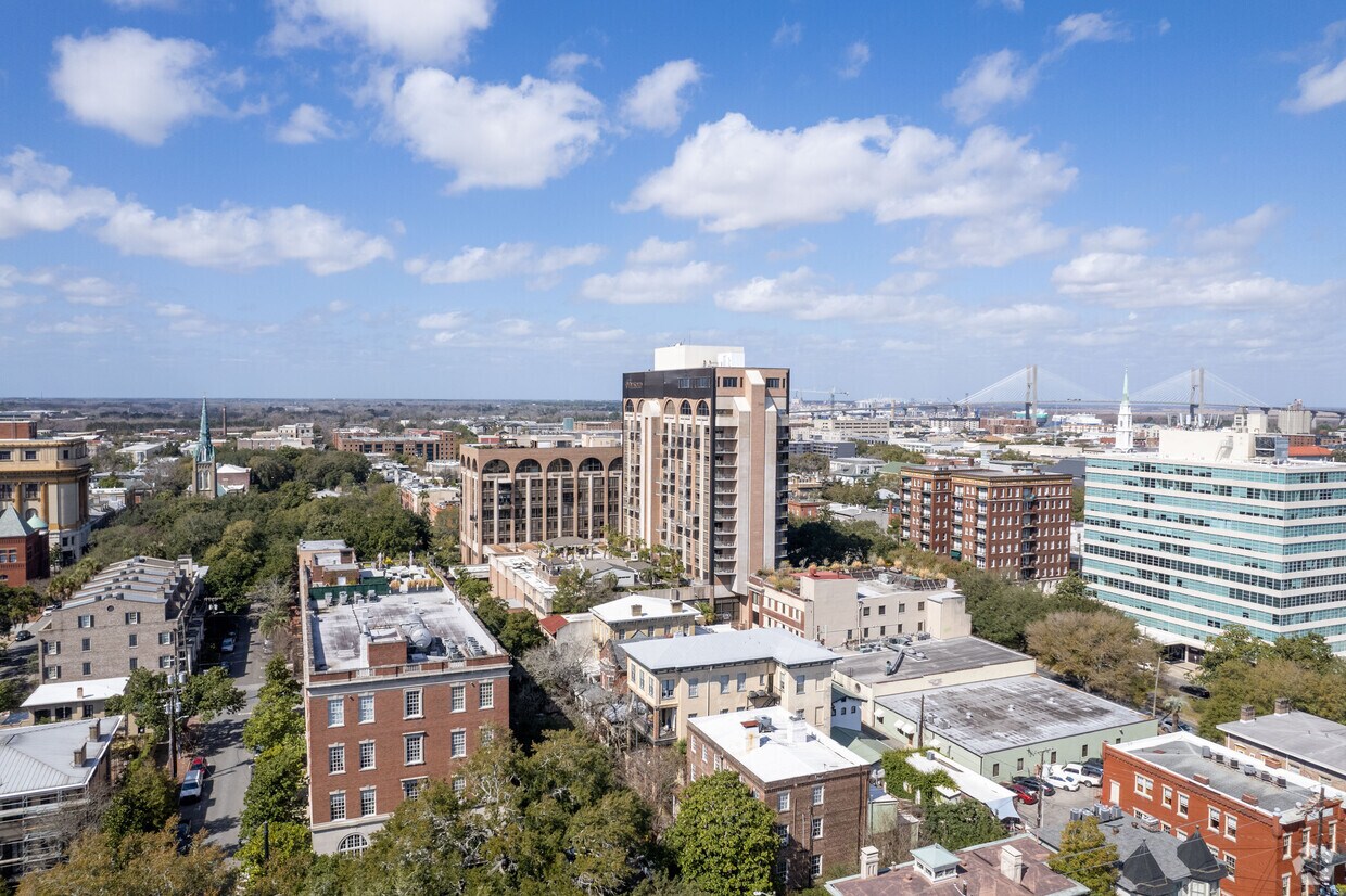 Foto principal - 112 E Harris St