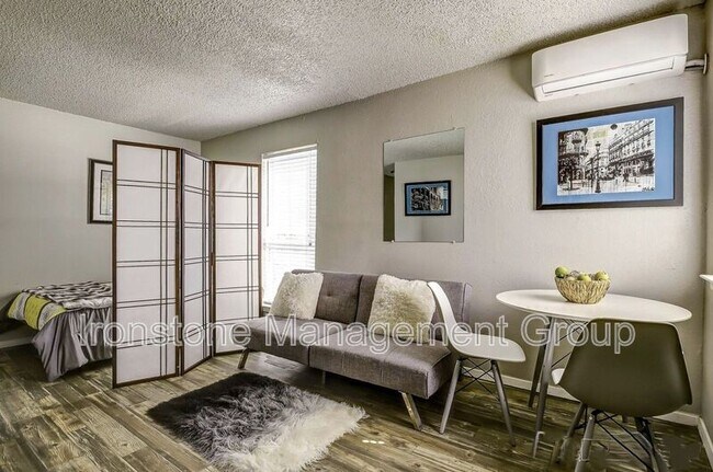 Foto del edificio - 4659 S Darlington Ave