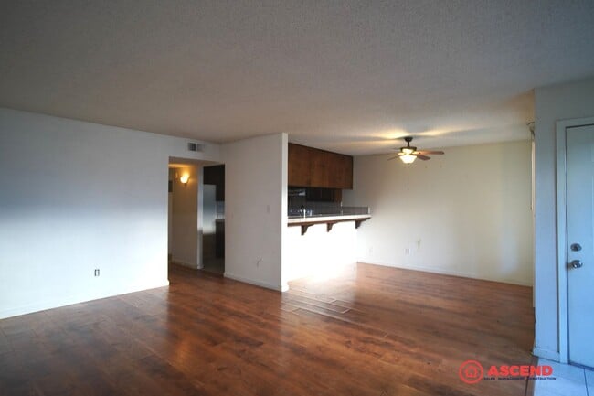 Building Photo - 6808 N Half Moon Dr