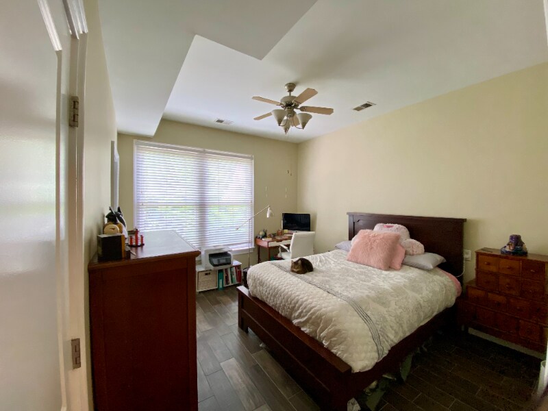 Primary Photo - 305 West End Pl