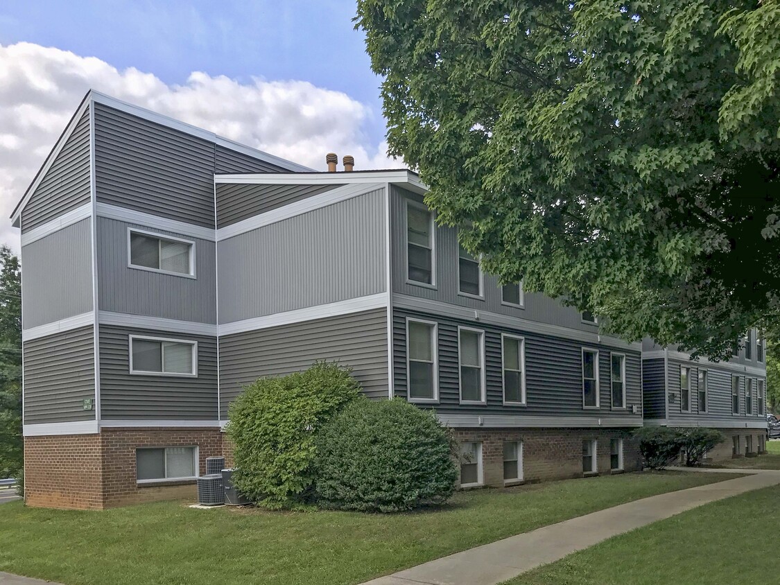 Primary Photo - Shawnee Apartments