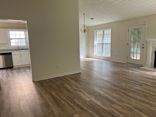 Foto del edificio - 1065 Hillary Ln