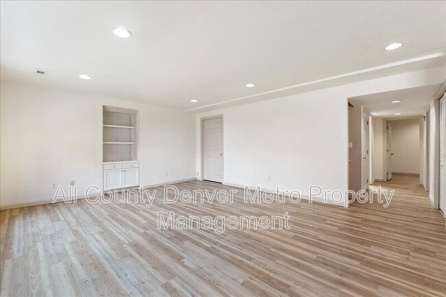 Foto del edificio - 10010 Irving St