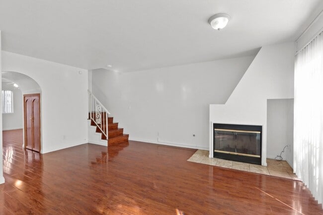 Building Photo - 3-Bedroom Home with Private Balcony in Pico Rivera FOR RENT