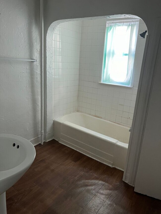 24 N Hartley St Unit 1st Floor, York, PA 17401 Room for Rent in York