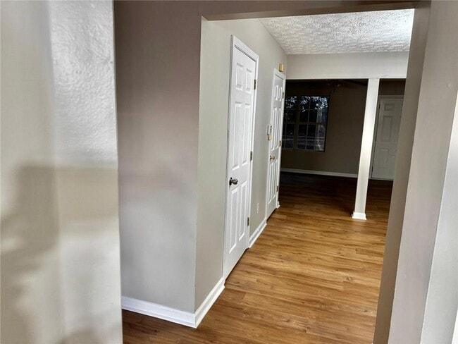 Building Photo - 3164 Kingswood Glen