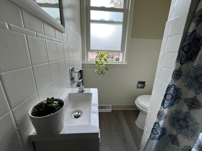 Beautiful bathroom with newly renovated floor and sink. - 800 W Riddle Ave