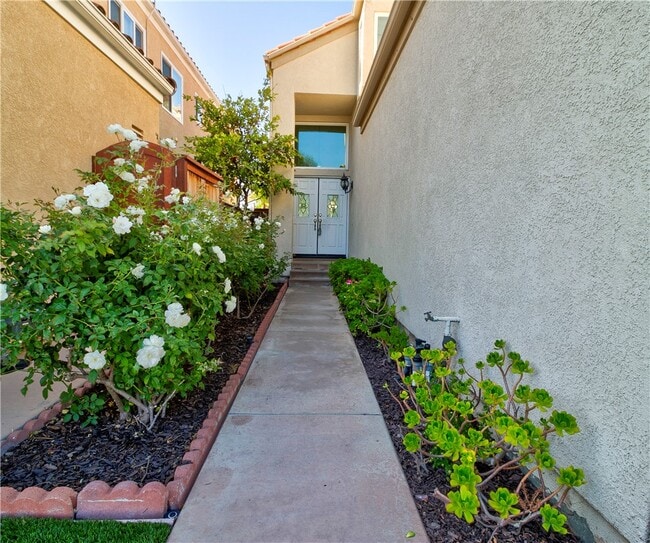 Building Photo - 25035 Eaton Ln