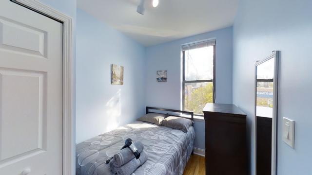 Foto principal - 3 bedroom in ASTORIA NY 11106