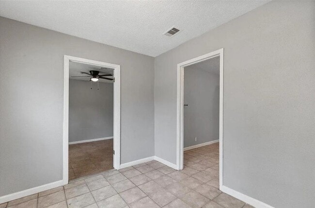 Foto del edificio - 9033 Oak Knoll Ln