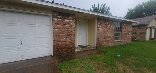 Foto del edificio - Charming 3 bed/2 bath home for rent in the Old River Manor subdivision in Channelview,