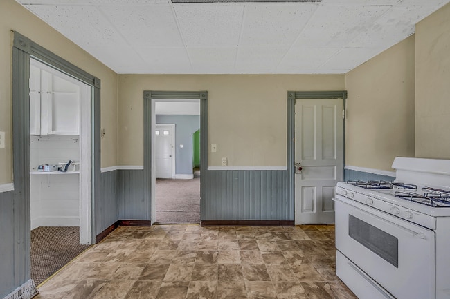 Building Photo - 608 S Webster Ave