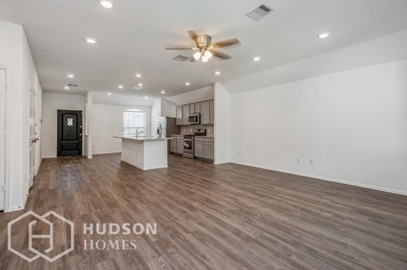 Building Photo - 9323 Clearwater Bluff Ln
