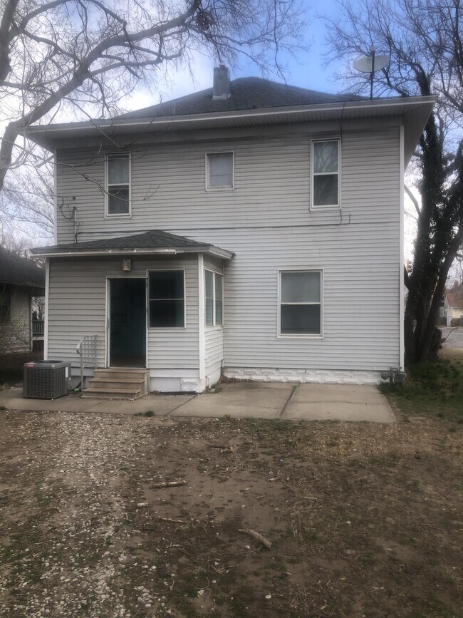 Building Photo - 137 E 11th Ave