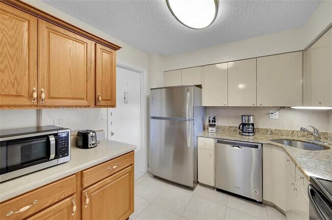 Building Photo - 1400 S Ocean Dr