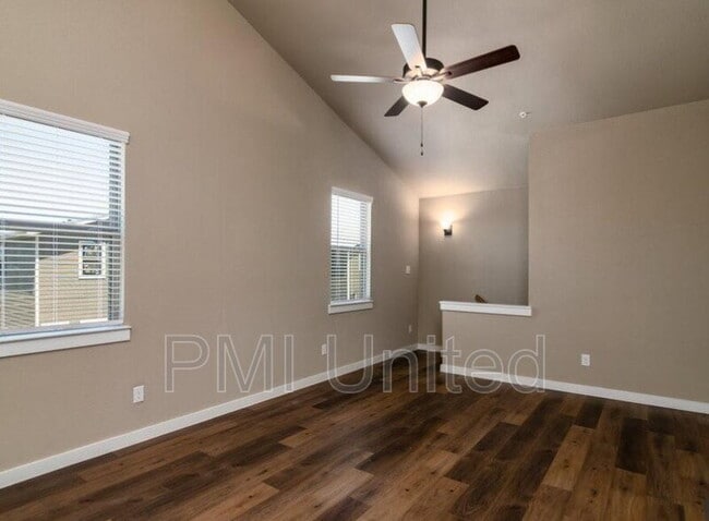 Building Photo - 649 Harvest Moon Dr