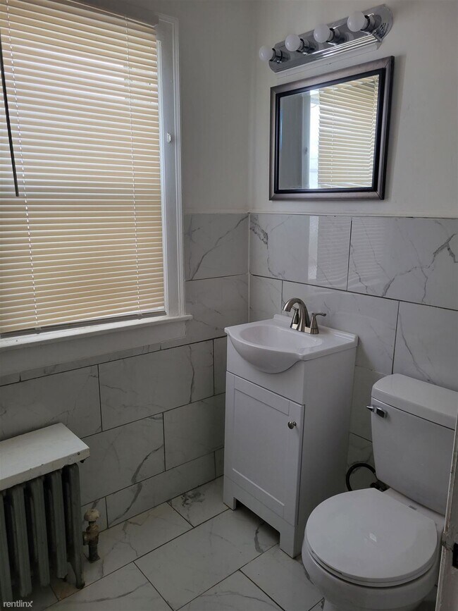Building Photo - 3 br, 1.5 bath House - 14559 Rosemont Ave