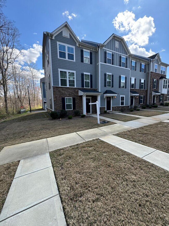Foto del edificio - 3BR/2.5BA End Unit Townhome
