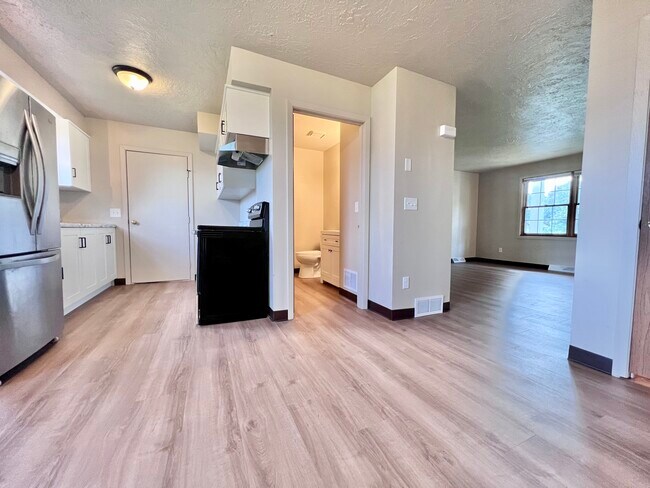 Foto del edificio - 730 Crestview Dr