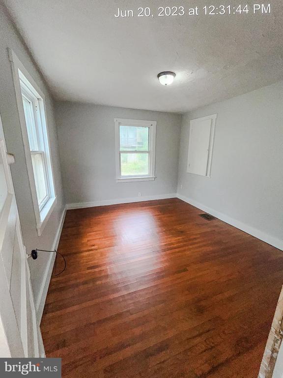 Building Photo - 320 Biser St
