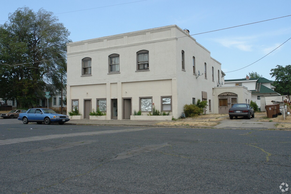 Building Photo - 2228 N Astor St