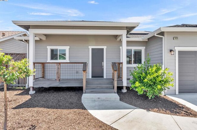 Building Photo - 3626 Hemlock Ct