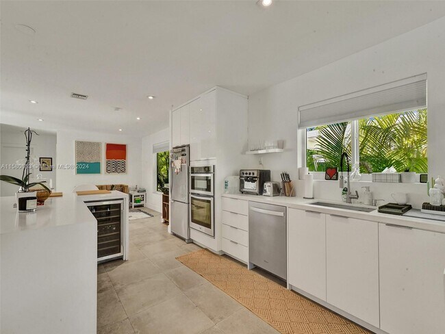 Foto del edificio - 518 W 30th St