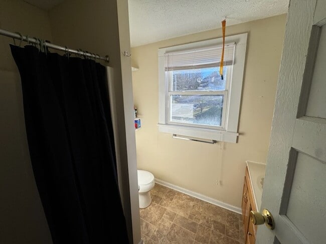 Foto del edificio - Radford, 2 BR / 1 BA, Available July 2026