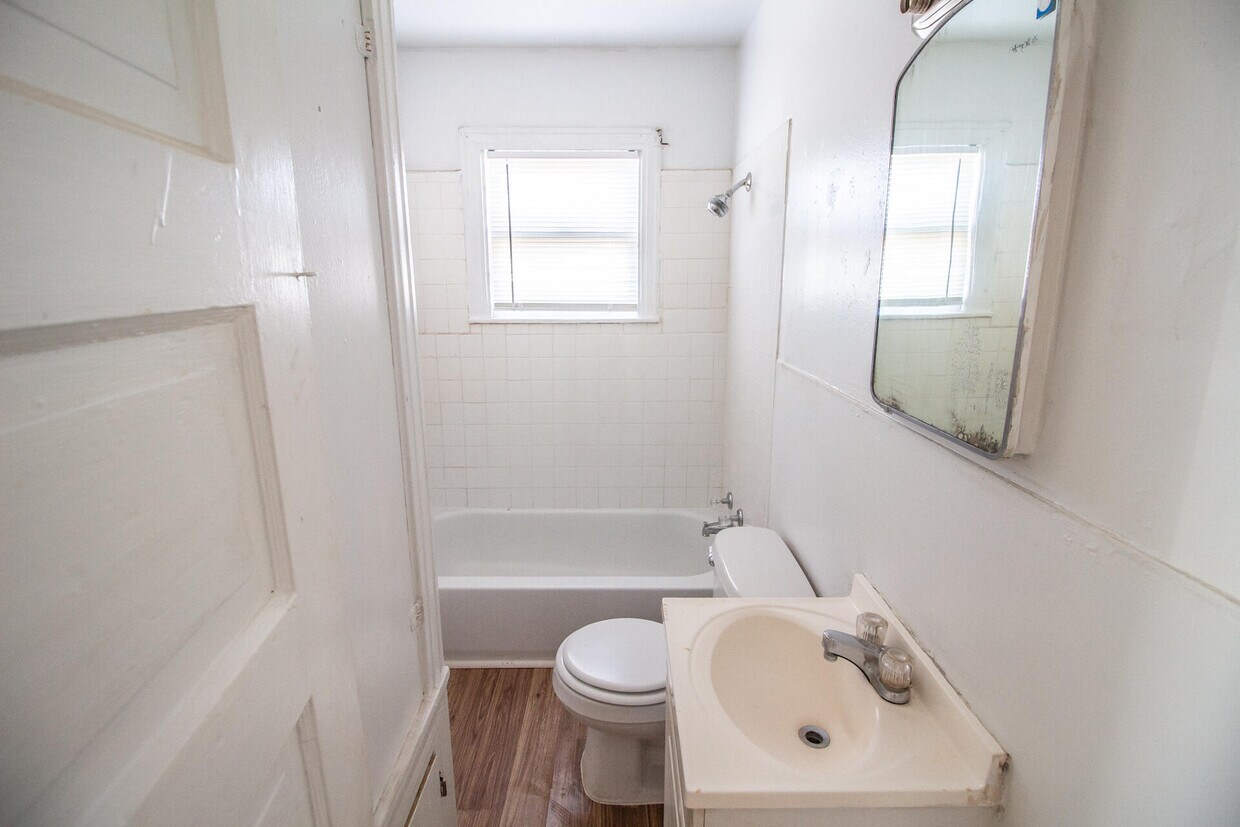 Building Photo - 114 Avenue V