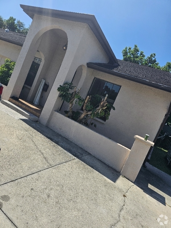 Building Photo - 6387 Gateway Ave