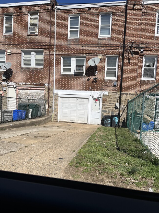 Building Photo - 1442 Elbridge St