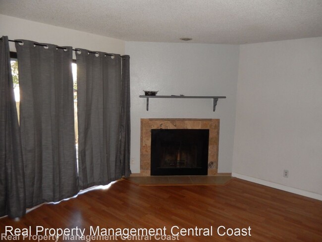 Building Photo - 2 br, 1.5 bath House - 3750 El Camino Real...