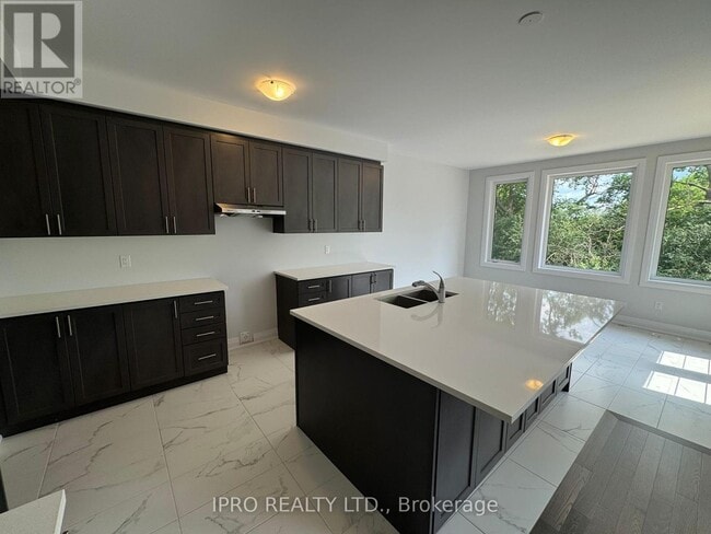 Building Photo - 141 Harwood Ave