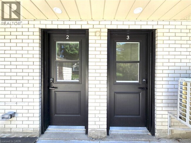 Building Photo - 404 Forest Hill Dr