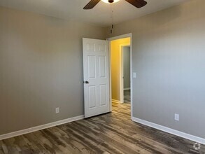 Building Photo - 214 Cedarview Dr