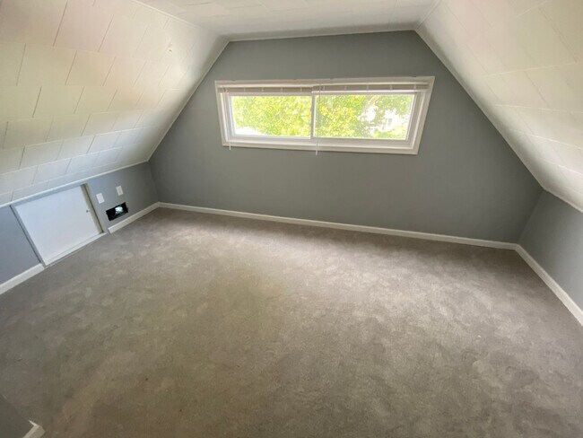 Foto del edificio - Beautiful fully renovated 4 beds 2 bath House in Levittown PA  avail 11/1/2024