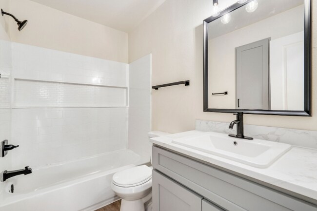 Building Photo - 1618 Banyan Dr