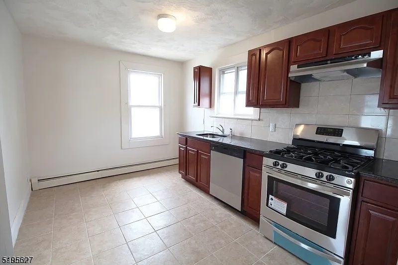 Primary Photo - 231 DeMott Ave