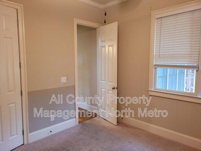 Foto del edificio - 1005 Manorwood Ct NE