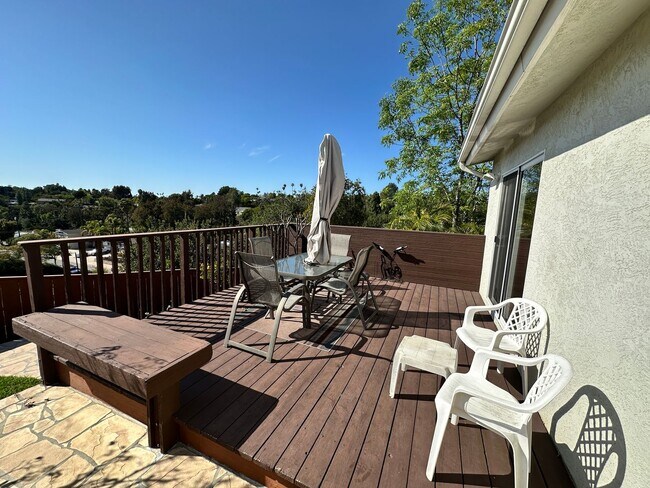 Foto del edificio - Large 3BD/2BA w/ Private Backyard!