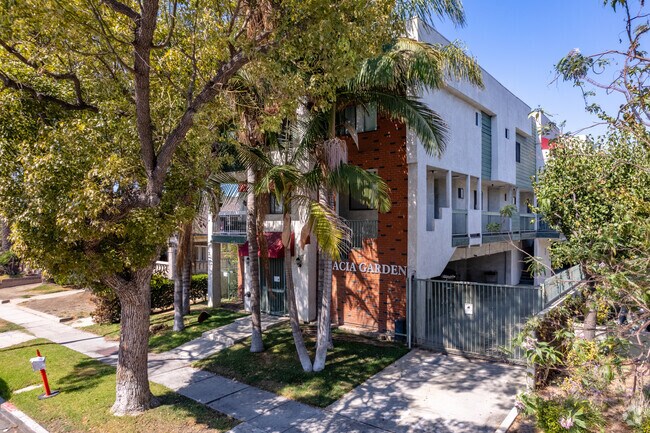 Foto del edificio - 317 W Acacia Ave