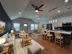 Building Photo - 4530 Mayflower St