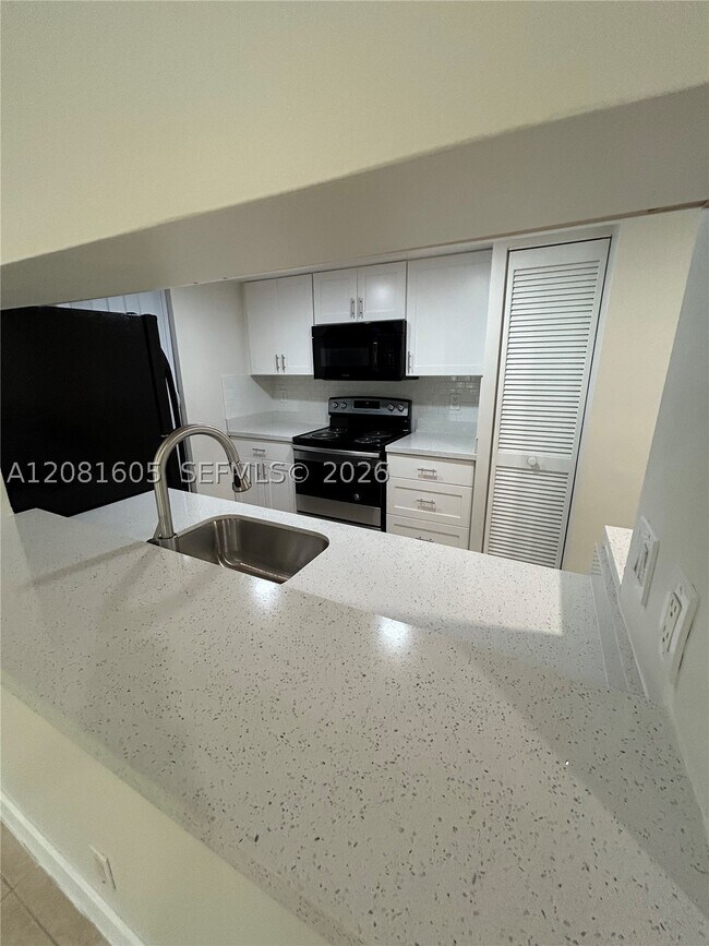 Foto del edificio - 9733 Westview Dr