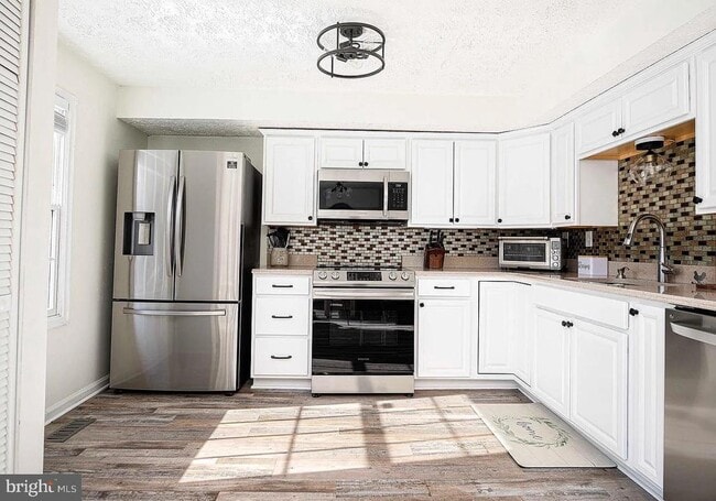 Building Photo - 133 Spruce Woods Ct