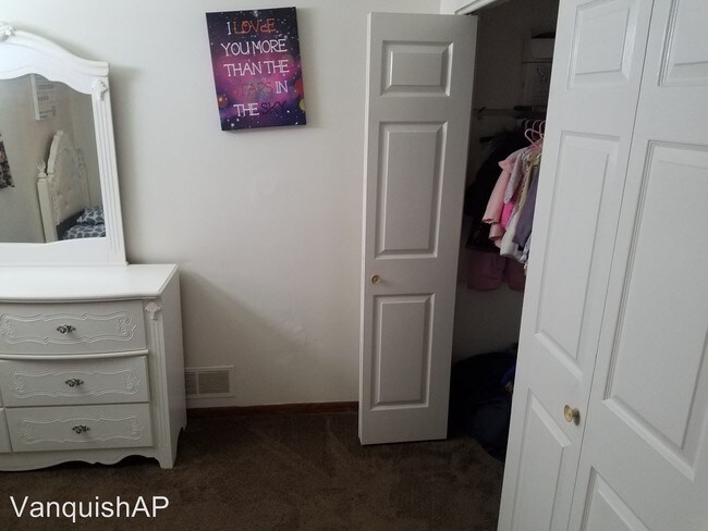 Foto del edificio - 2 br, 1 bath Apartment - 2281 11th Ave E